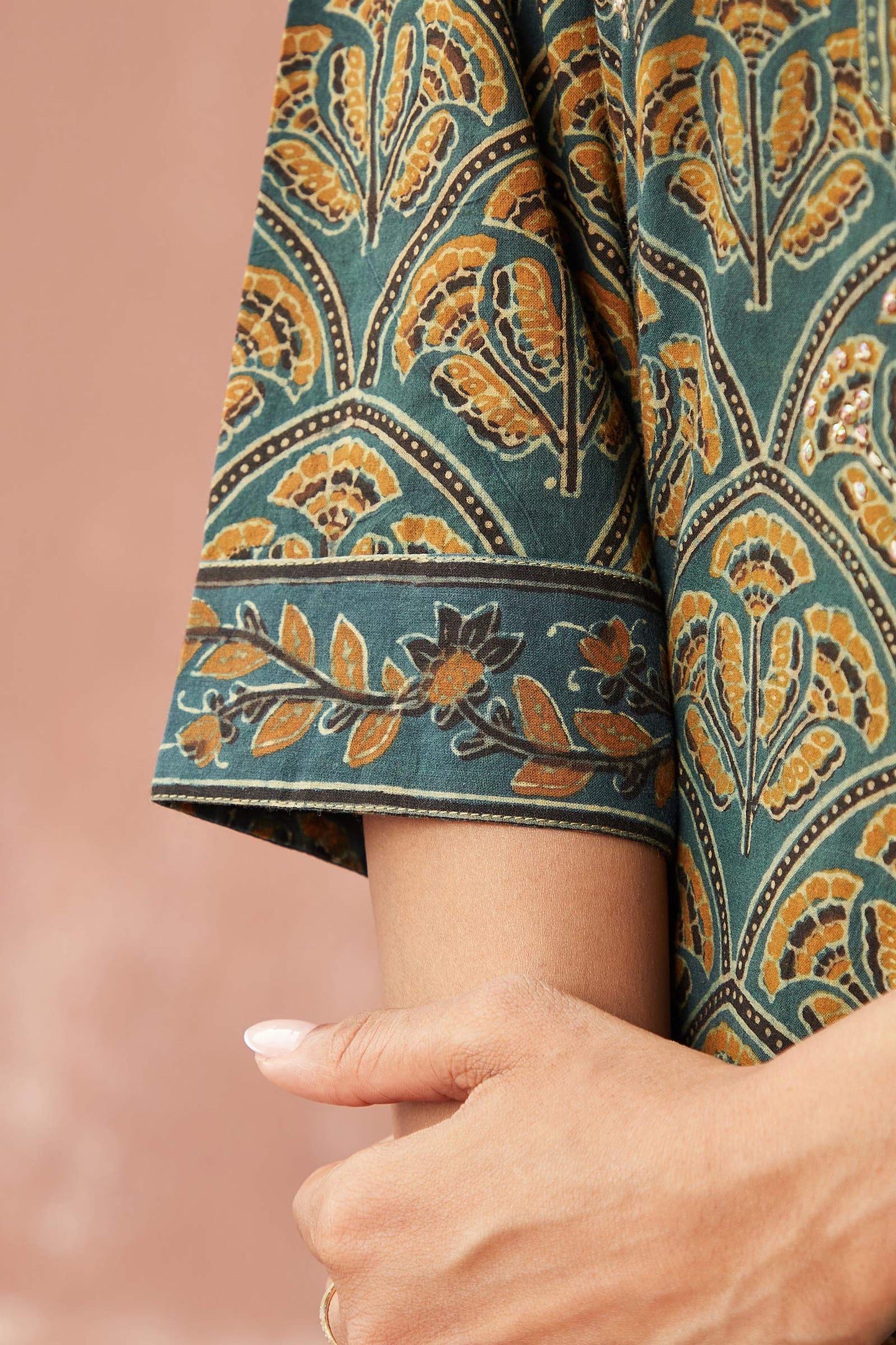Sehra Yasmin Ajrak Kurta