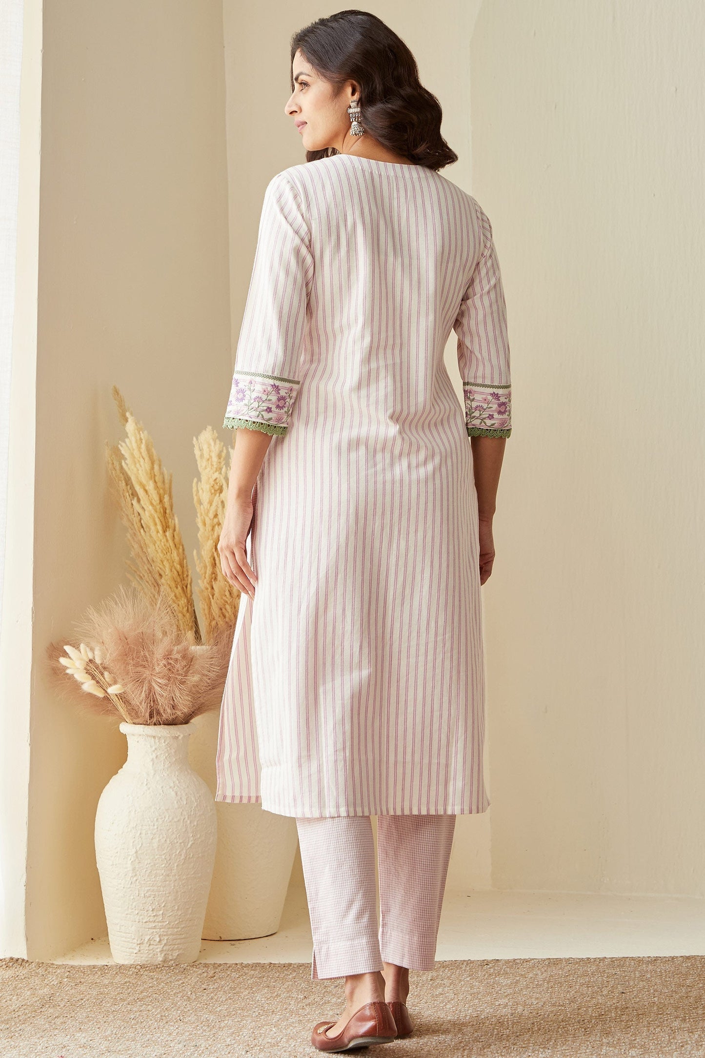 Gulbarg Amira Kurta