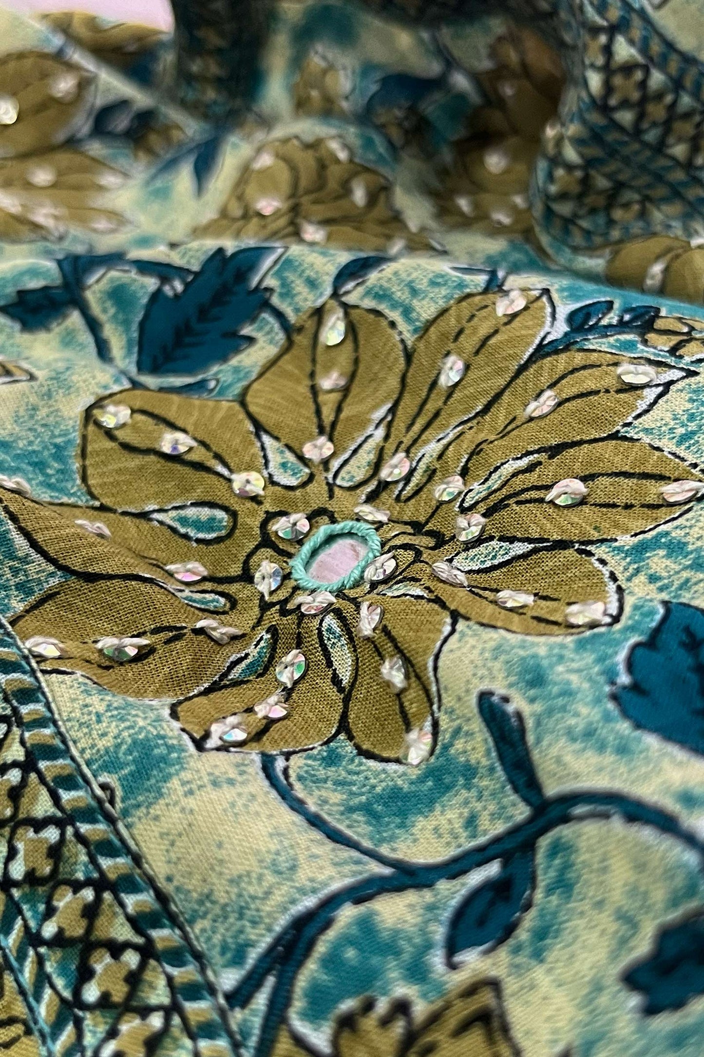 Gauhar Nida Kurta