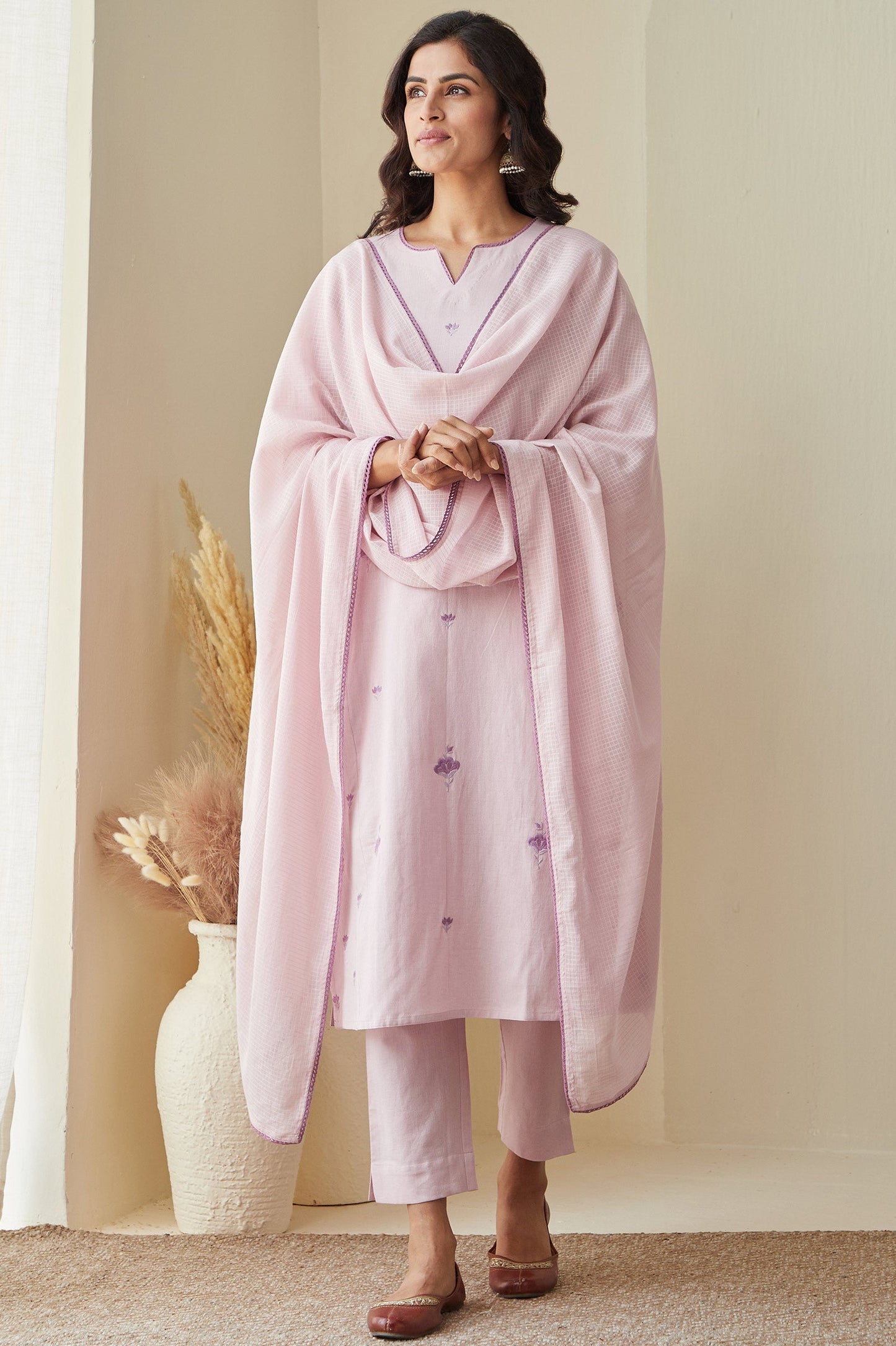 Nazm Alisha Kurta