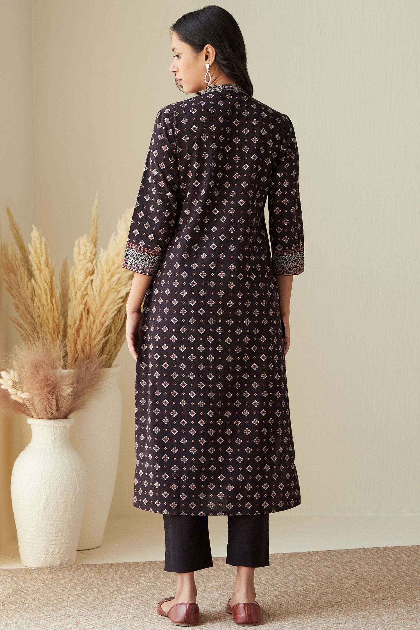 Sehra Nadia Ajrak Kurta