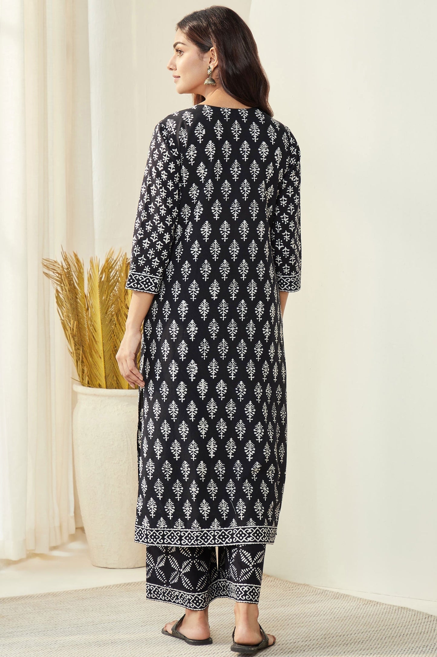 Mirza Ameera Kurta